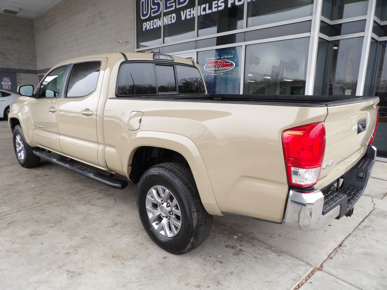 Toyota Tacoma SR5 Double Cab 6' Bed V6 4x4 AT (Natl) 2017