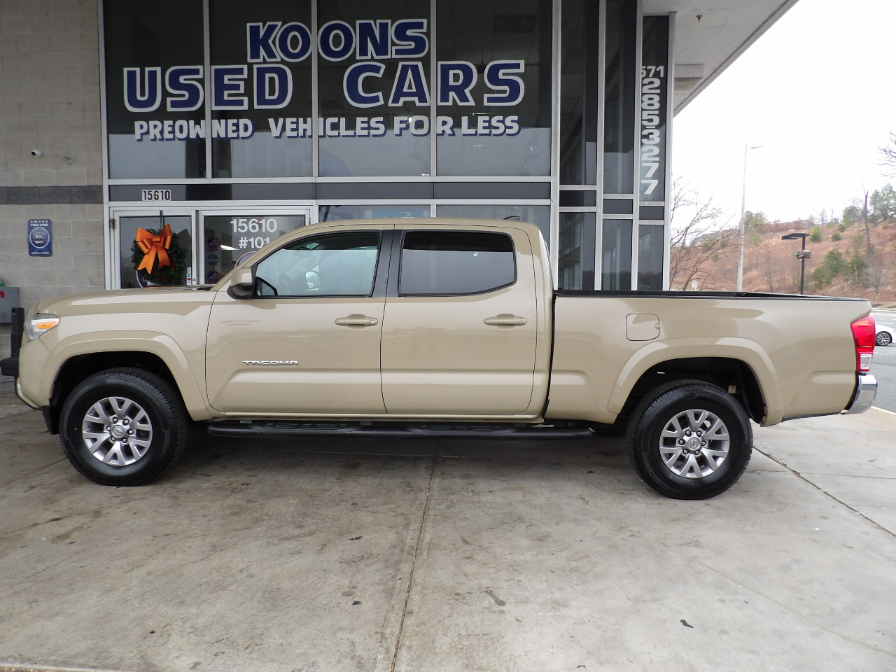 Toyota Tacoma SR5 Double Cab 6' Bed V6 4x4 AT (Natl) 2017