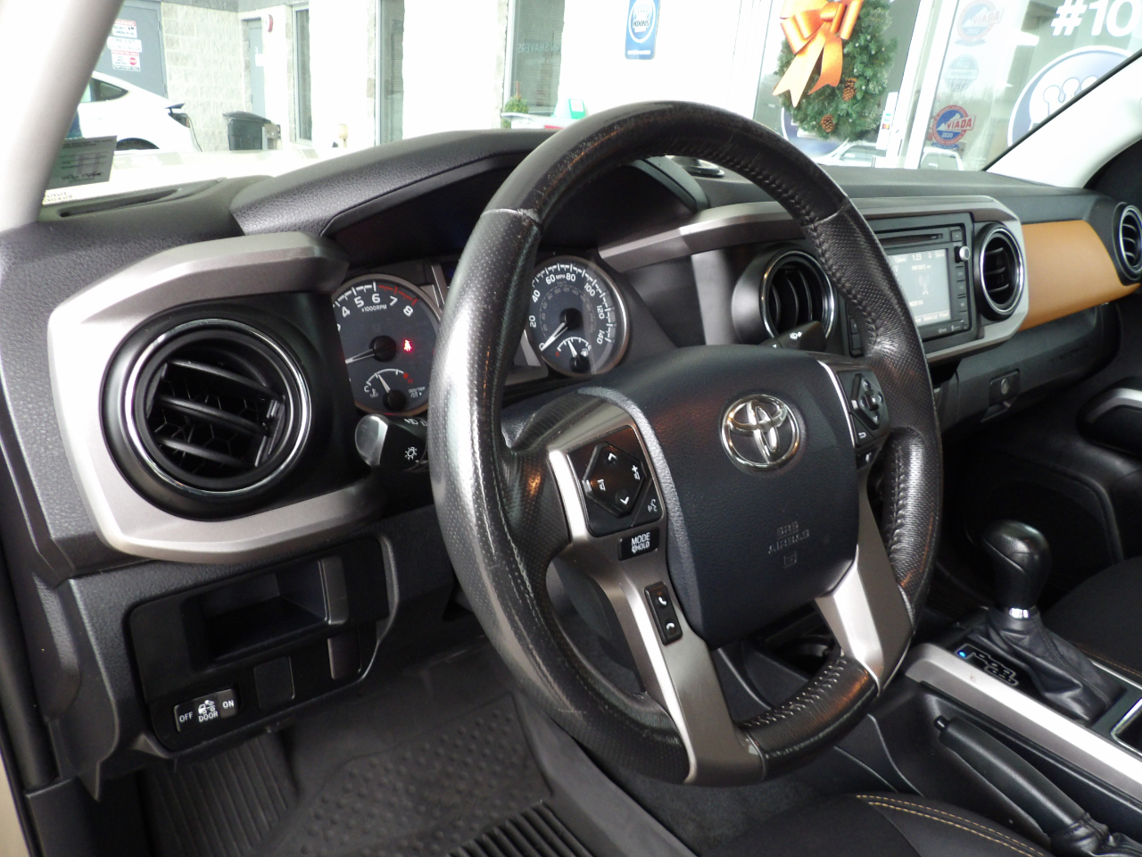 Toyota Tacoma SR5 Double Cab 6' Bed V6 4x4 AT (Natl) 2017