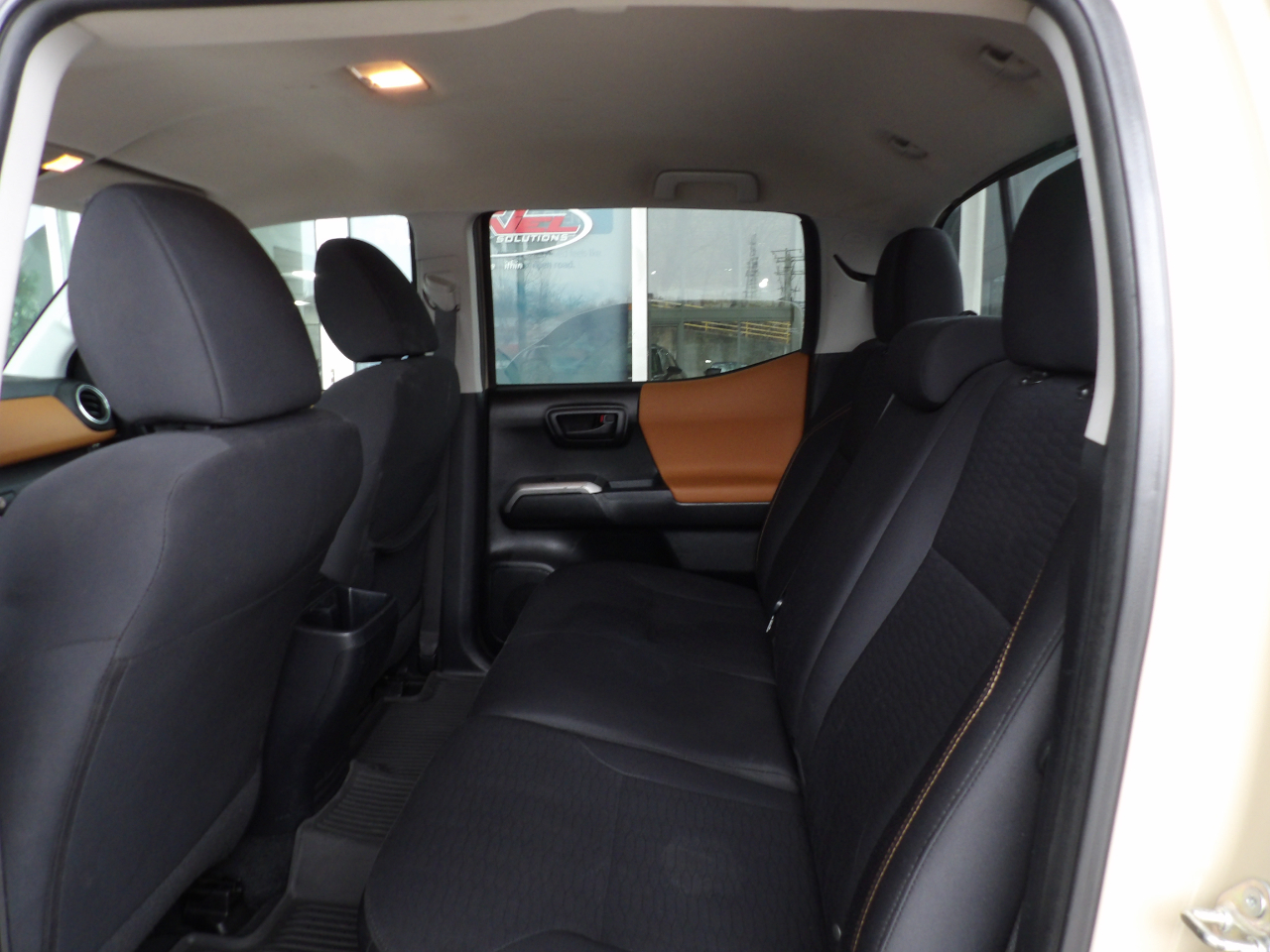 Toyota Tacoma SR5 Double Cab 6' Bed V6 4x4 AT (Natl) 2017