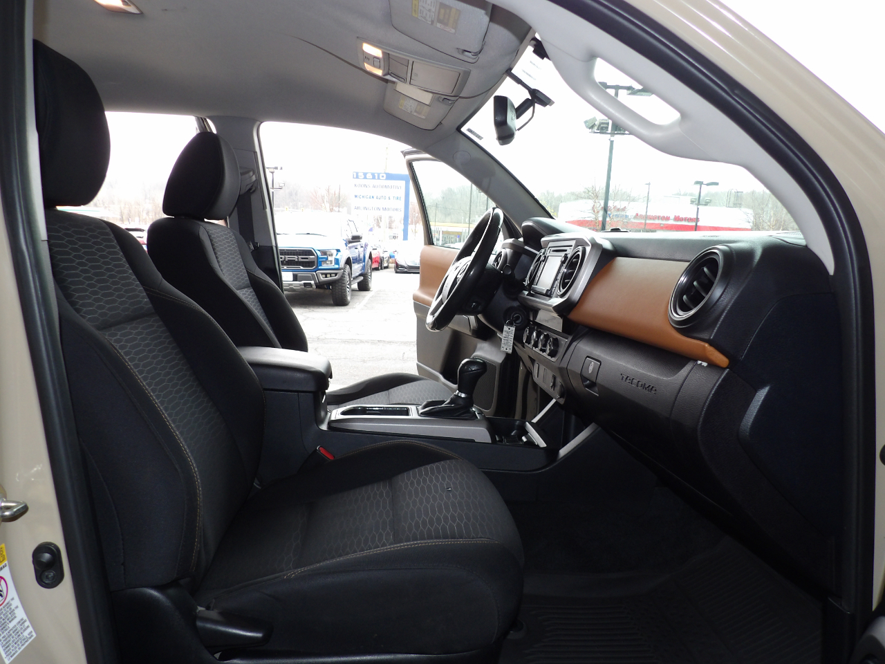 Toyota Tacoma SR5 Double Cab 6' Bed V6 4x4 AT (Natl) 2017