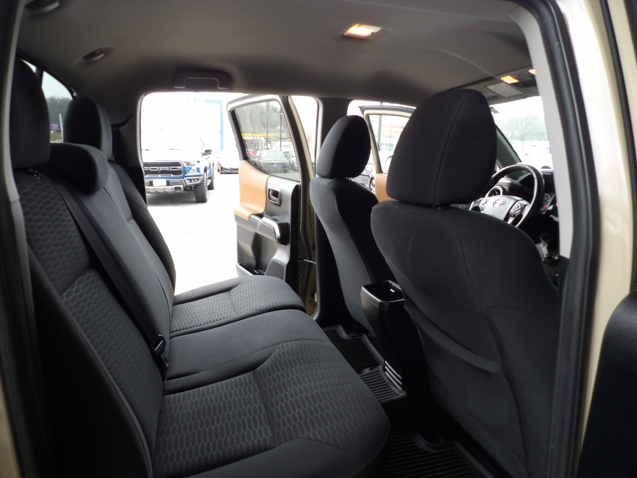 Toyota Tacoma SR5 Double Cab 6' Bed V6 4x4 AT (Natl) 2017