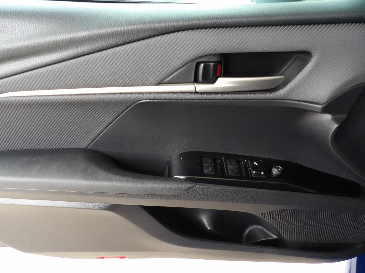 Toyota Camry SE 2025