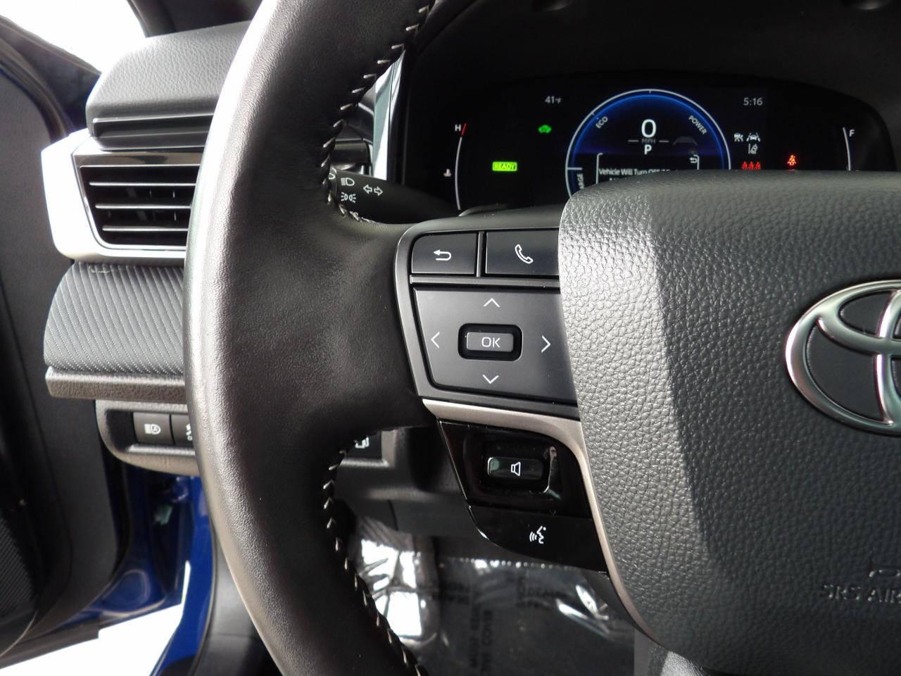 Toyota Camry SE 2025