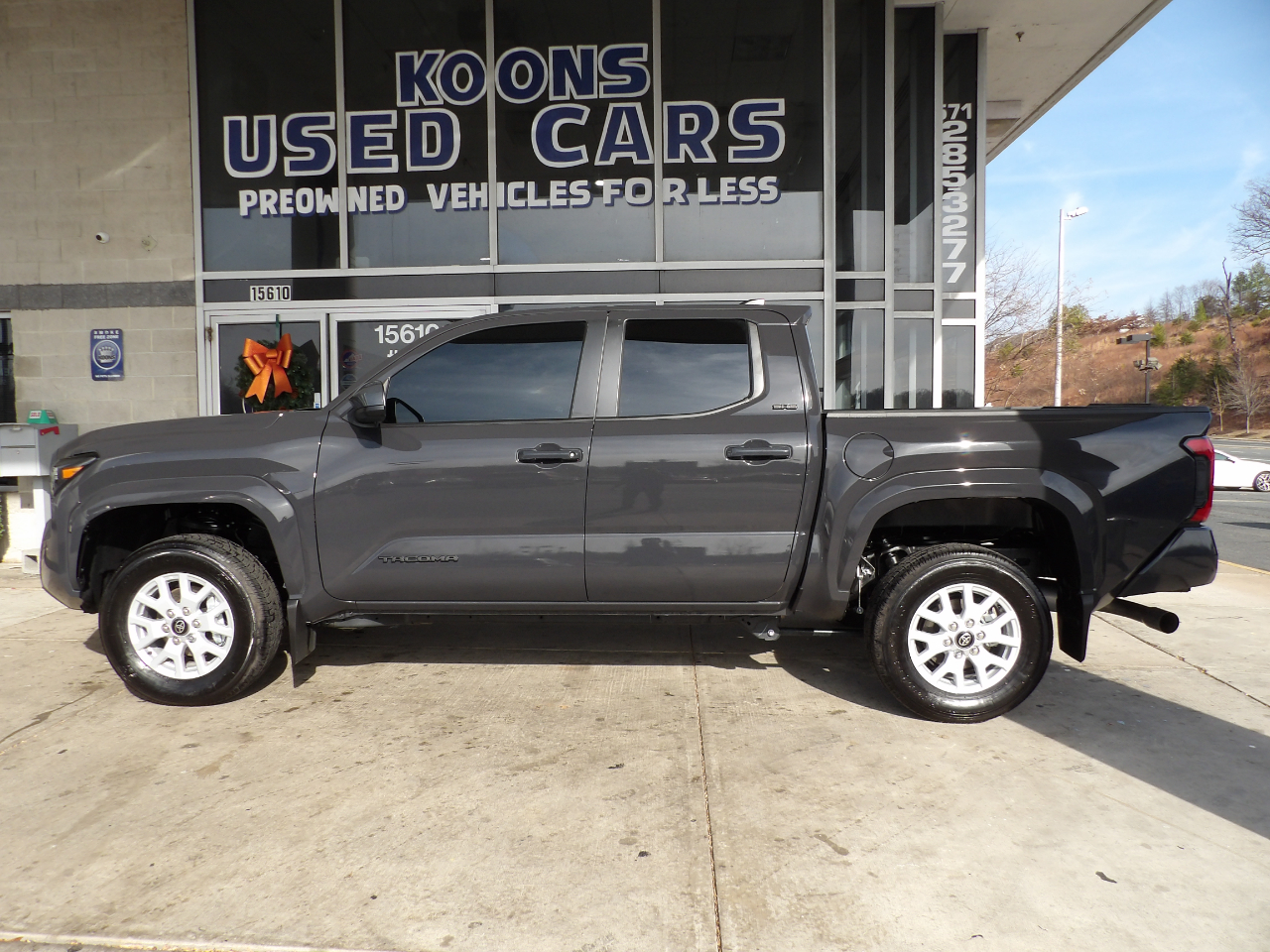 Toyota Tacoma 4WD SR5 Double Cab 5' Bed AT (Natl) 2025