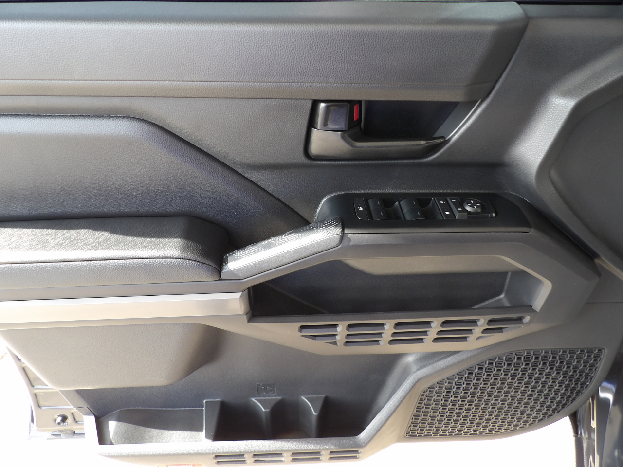 Toyota Tacoma 4WD SR5 Double Cab 5' Bed AT (Natl) 2025