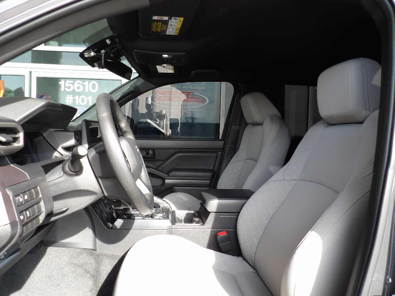 Toyota Tacoma 4WD SR5 Double Cab 5' Bed AT (Natl) 2025