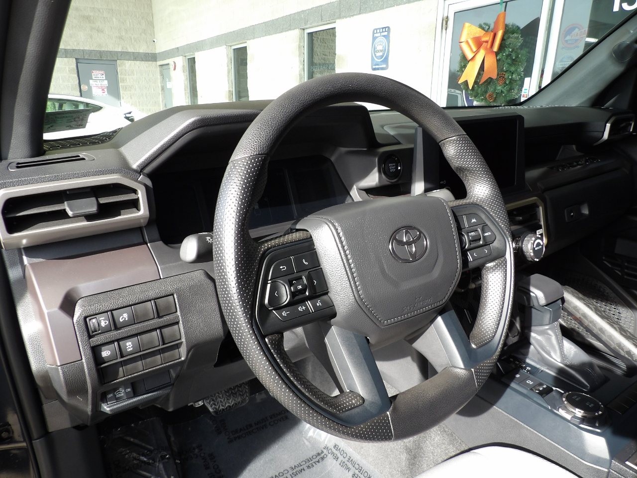 Toyota Tacoma 4WD SR5 Double Cab 5' Bed AT (Natl) 2025