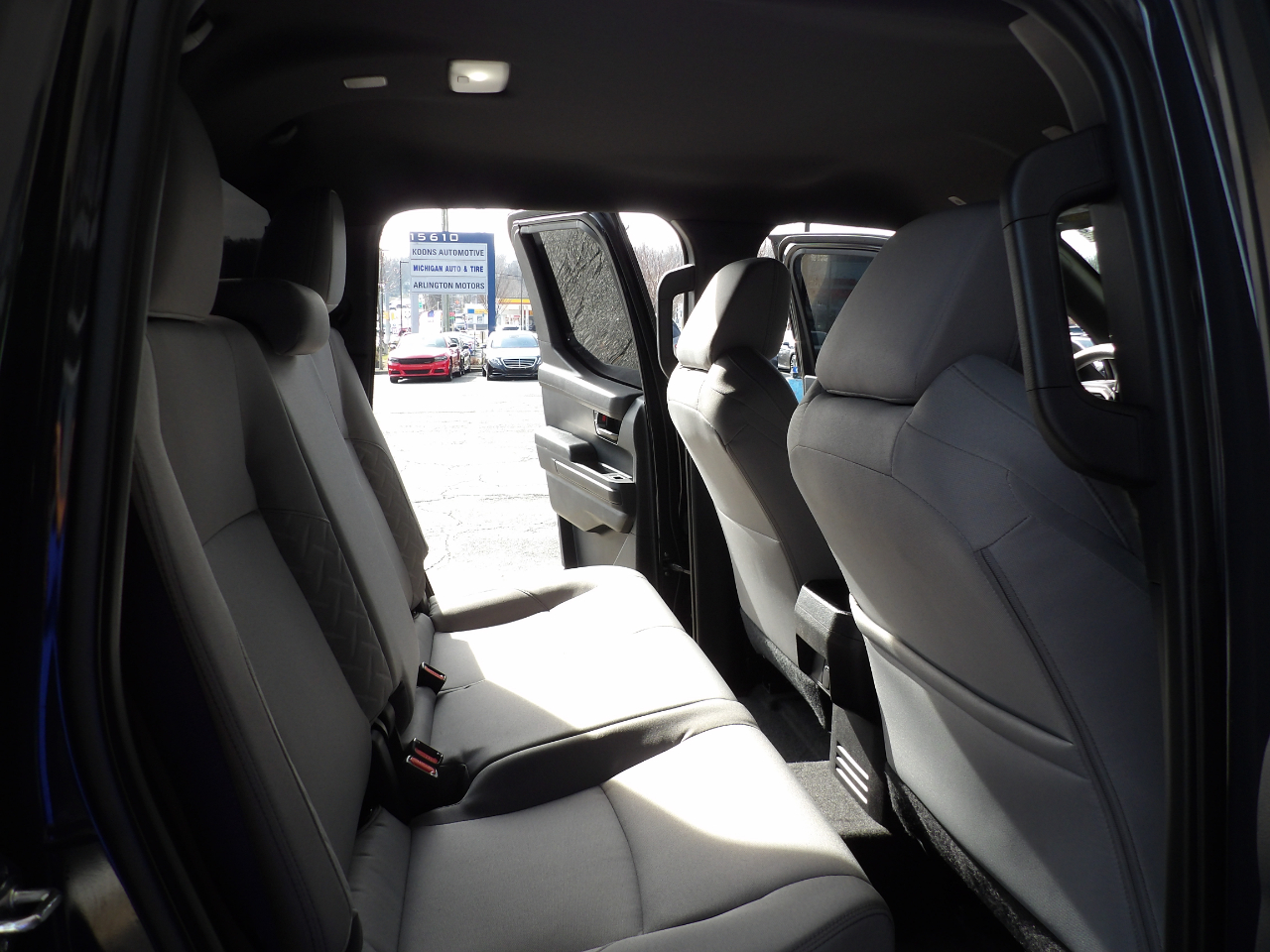 Toyota Tacoma 4WD SR5 Double Cab 5' Bed AT (Natl) 2025