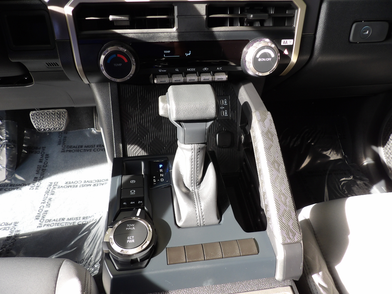 Toyota Tacoma 4WD SR5 Double Cab 5' Bed AT (Natl) 2025