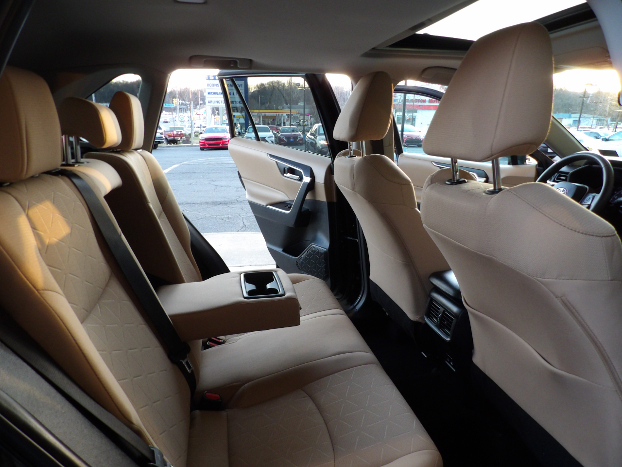 Toyota RAV4 XLE AWD (Natl) 2024