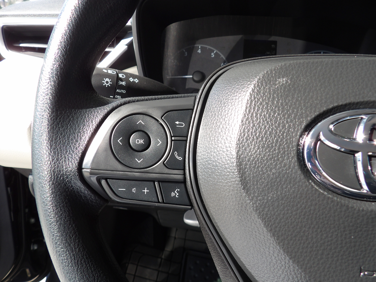 Toyota Corolla LE CVT (Natl) 2025