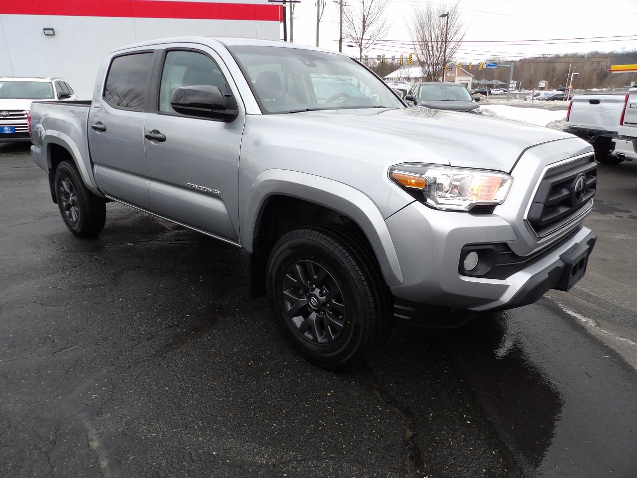 Toyota Tacoma 2WD SR5 Double Cab 5' Bed V6 AT (Natl) 2022