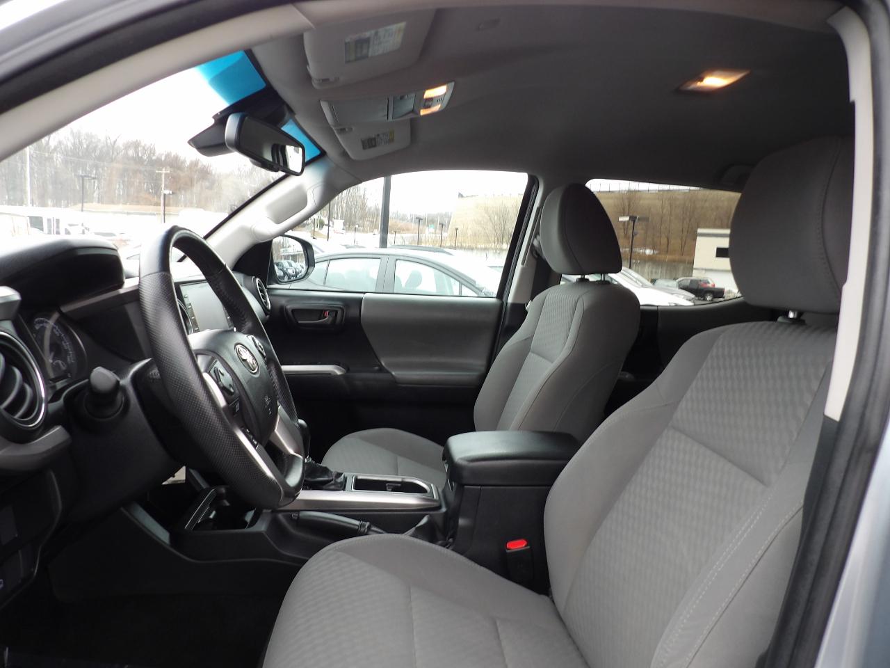 Toyota Tacoma 2WD SR5 Double Cab 5' Bed V6 AT (Natl) 2022