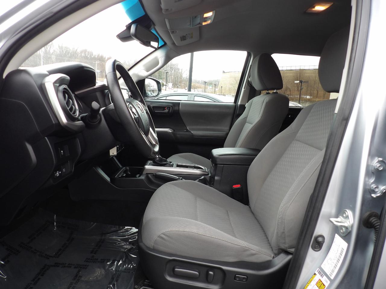 Toyota Tacoma 2WD SR5 Double Cab 5' Bed V6 AT (Natl) 2022