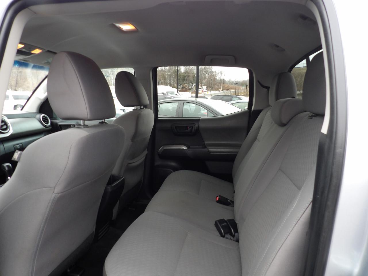 Toyota Tacoma 2WD SR5 Double Cab 5' Bed V6 AT (Natl) 2022