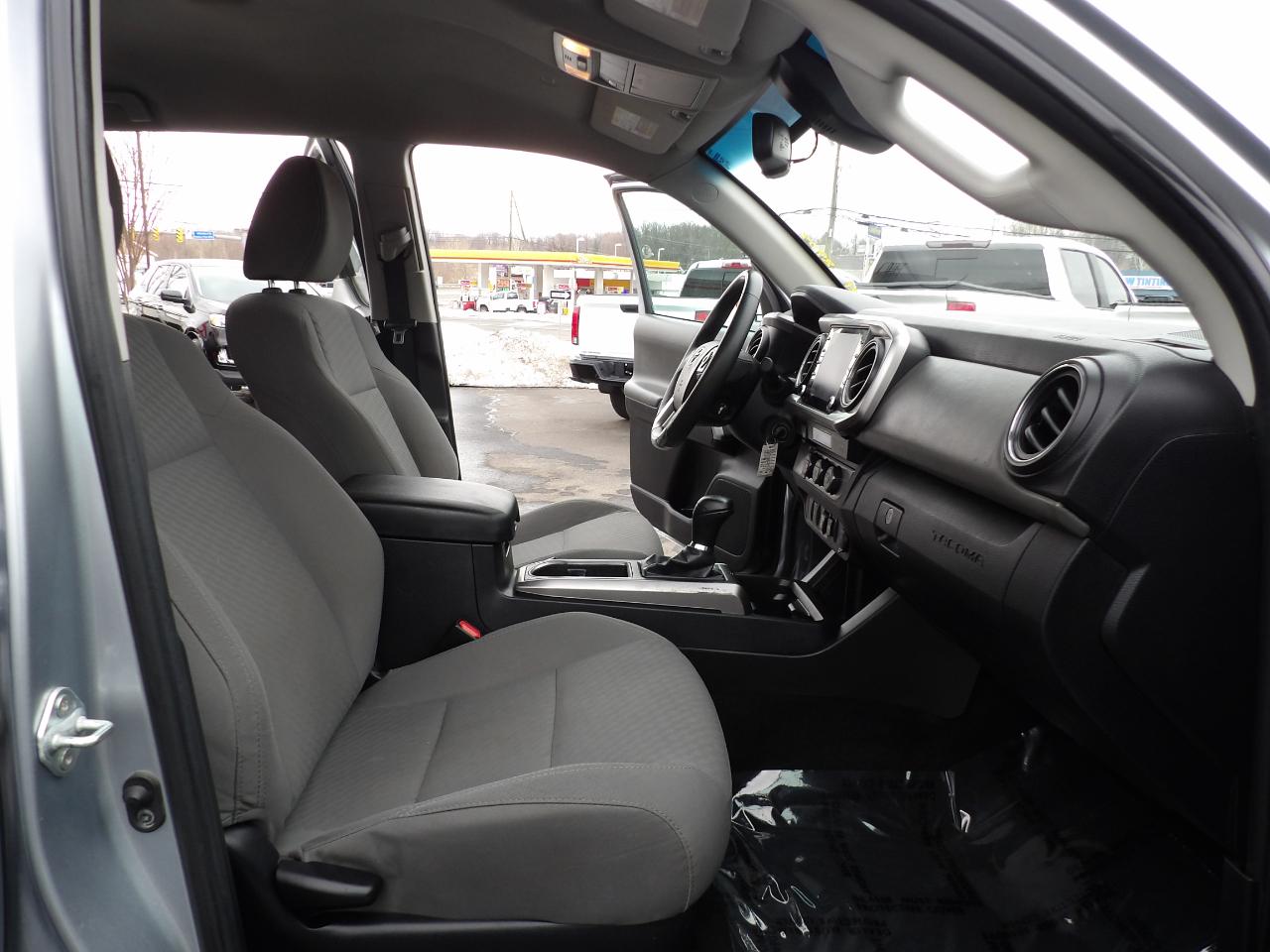 Toyota Tacoma 2WD SR5 Double Cab 5' Bed V6 AT (Natl) 2022