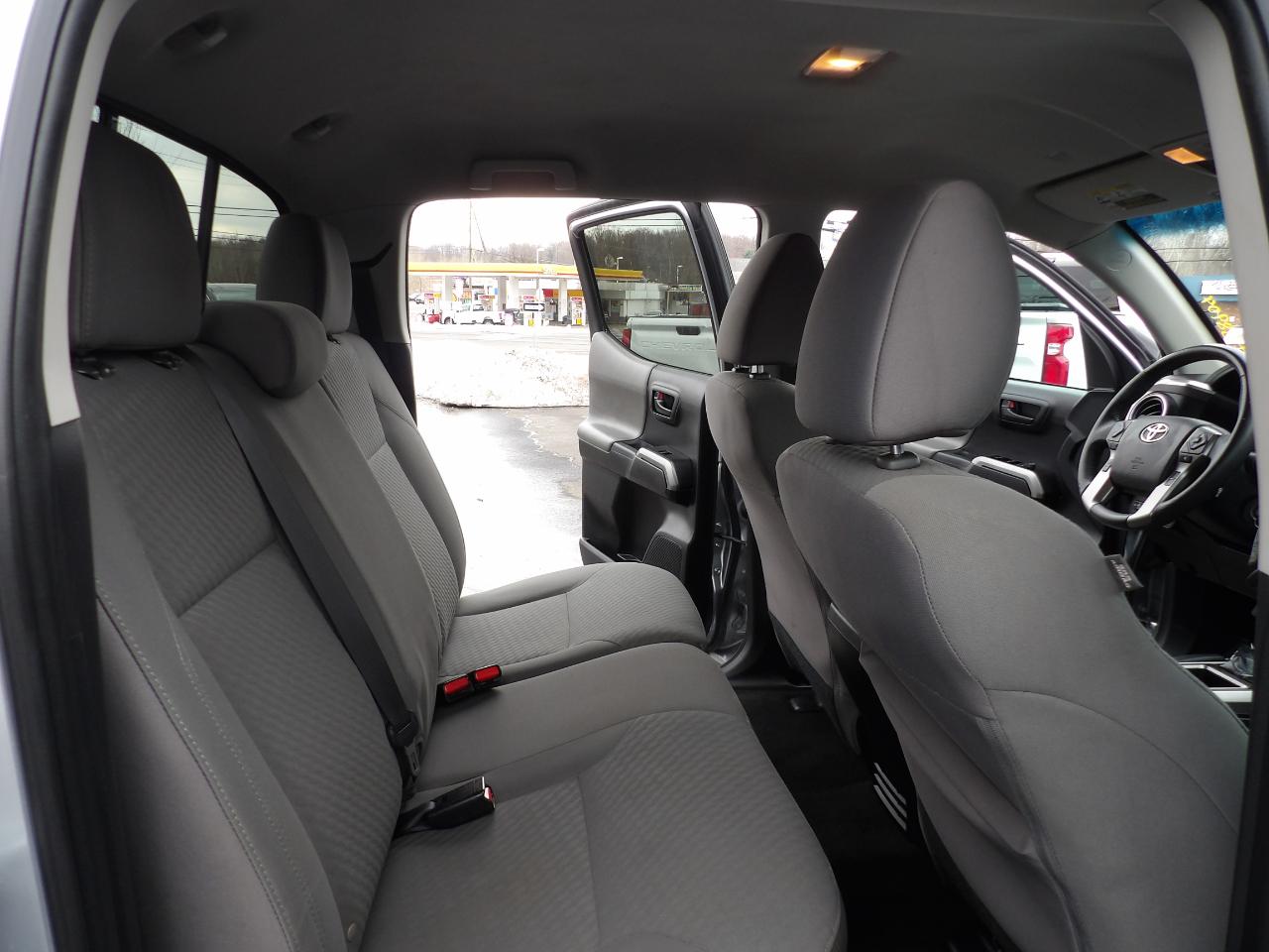 Toyota Tacoma 2WD SR5 Double Cab 5' Bed V6 AT (Natl) 2022