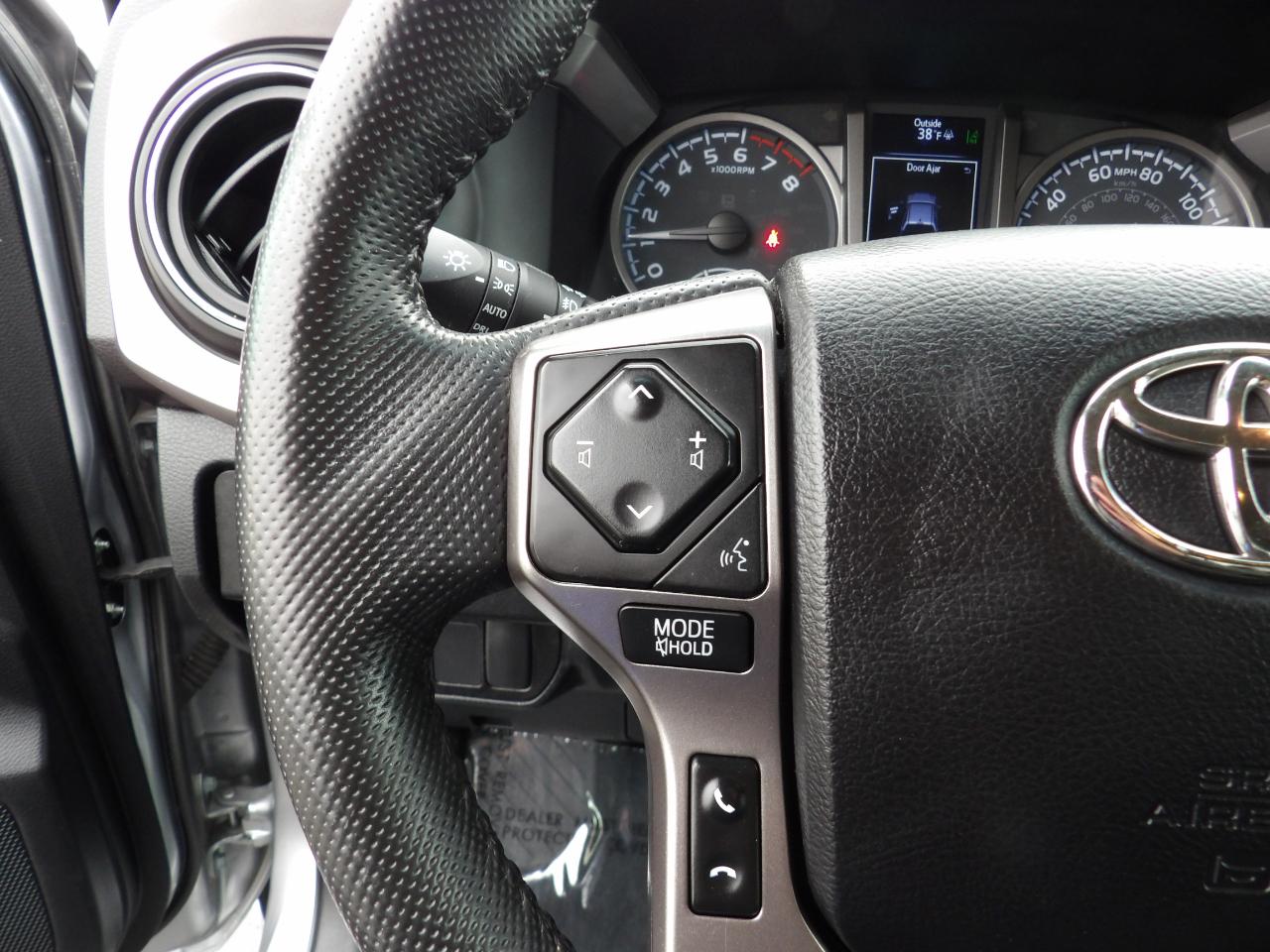 Toyota Tacoma 2WD SR5 Double Cab 5' Bed V6 AT (Natl) 2022