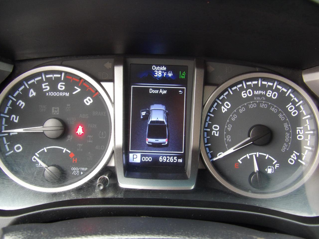 Toyota Tacoma 2WD SR5 Double Cab 5' Bed V6 AT (Natl) 2022