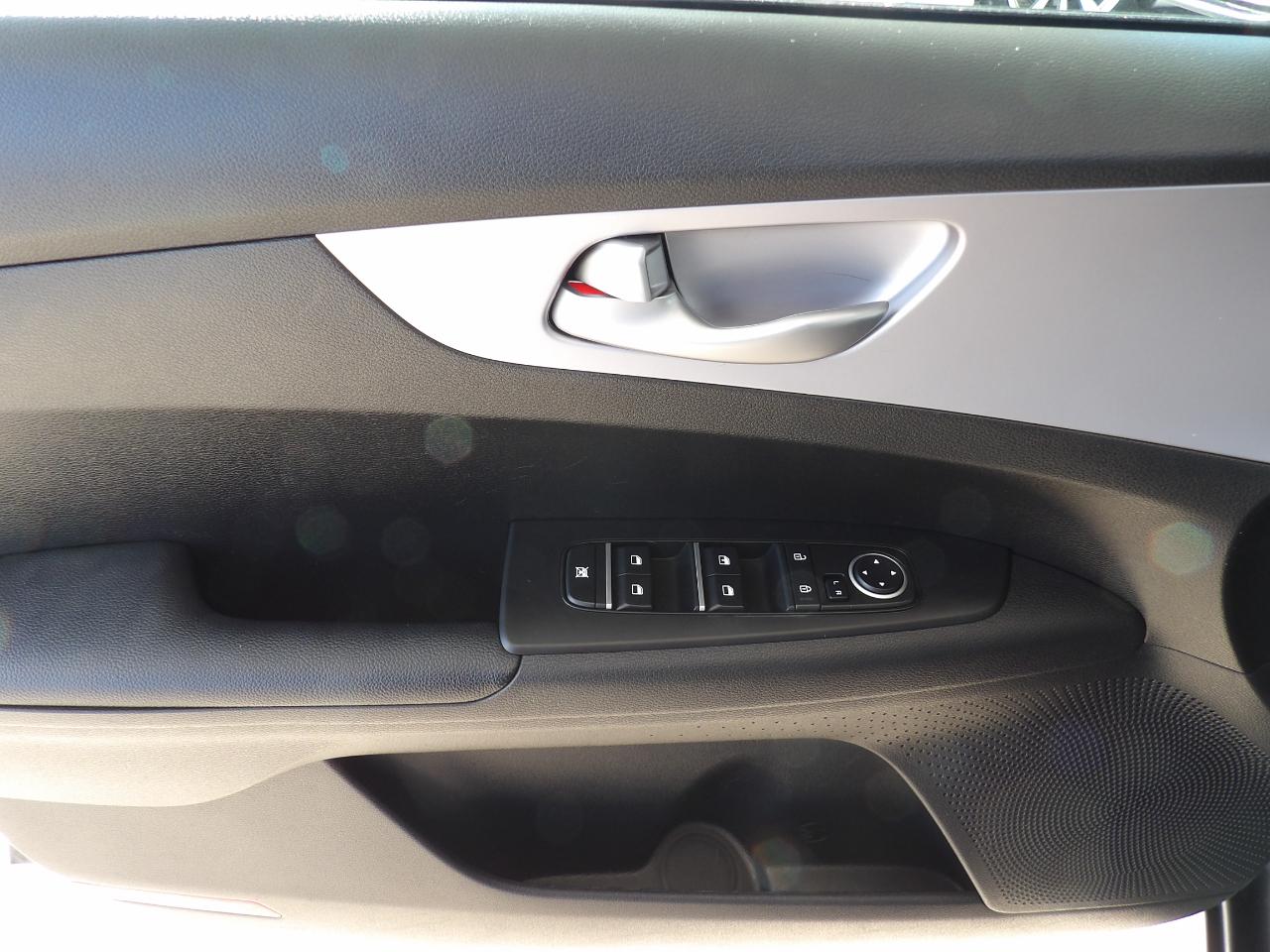 Kia Forte LXS IVT 2024