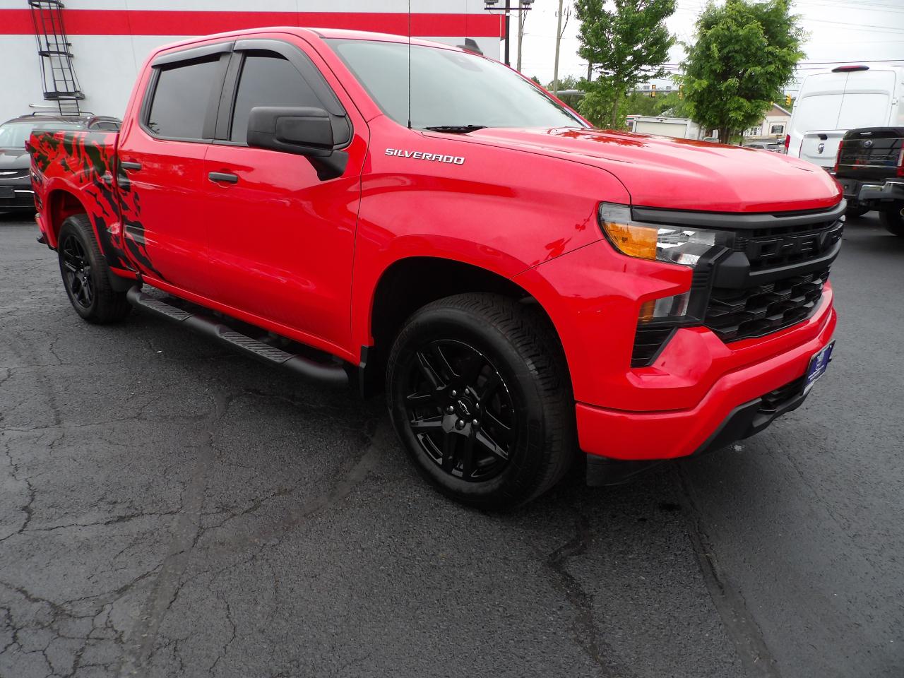 Chevrolet Silverado 1500 4WD Crew Cab 147" Custom 2024