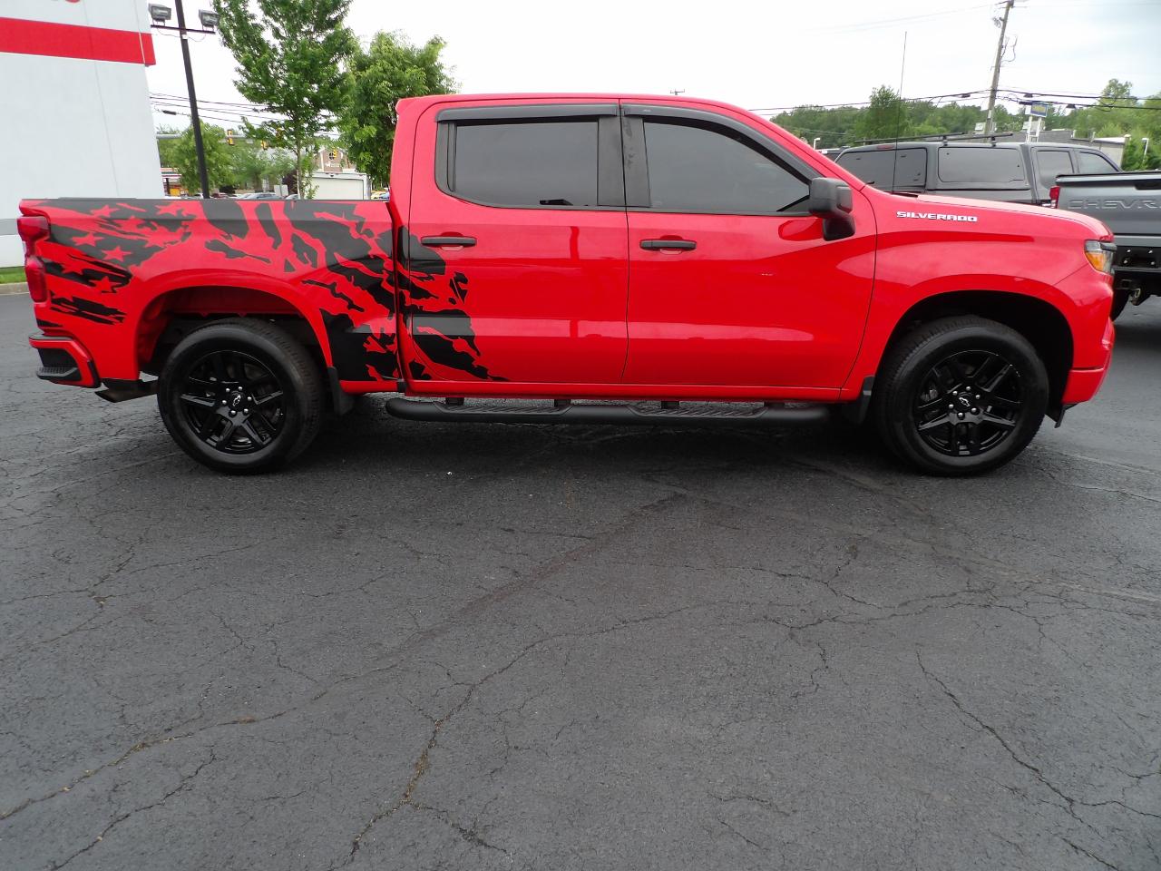 Chevrolet Silverado 1500 4WD Crew Cab 147" Custom 2024