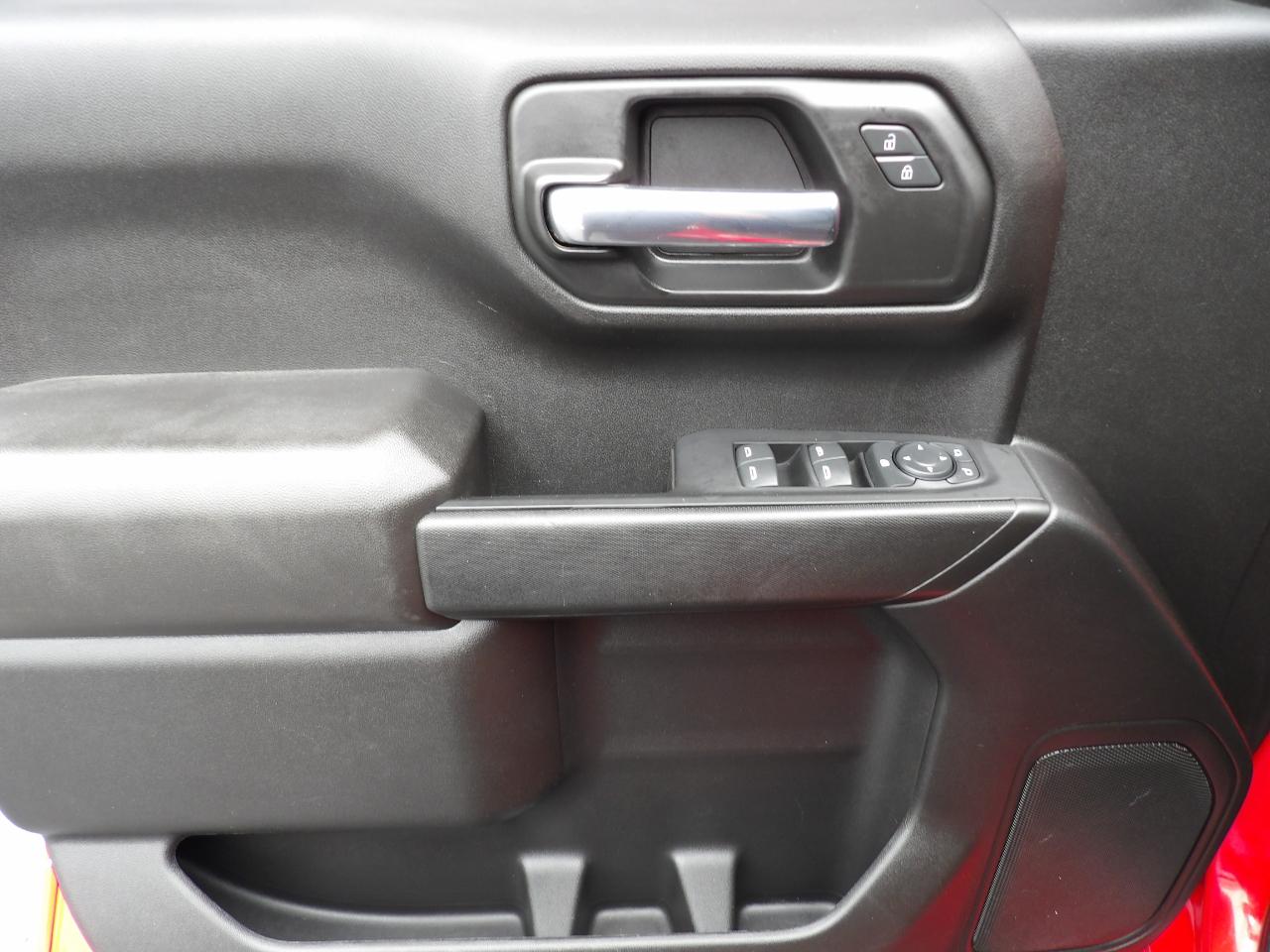 Chevrolet Silverado 1500 4WD Crew Cab 147" Custom 2024