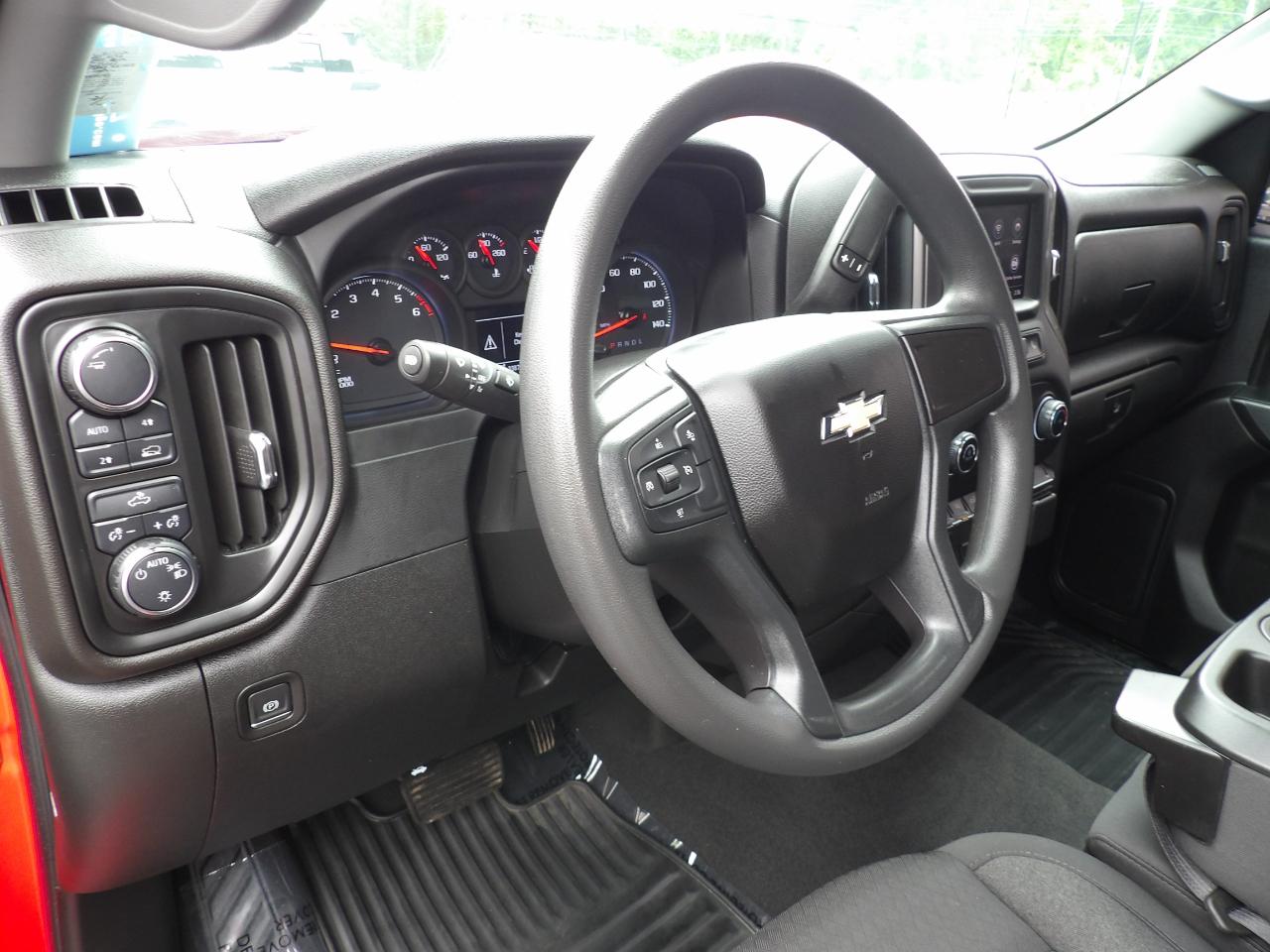 Chevrolet Silverado 1500 4WD Crew Cab 147" Custom 2024