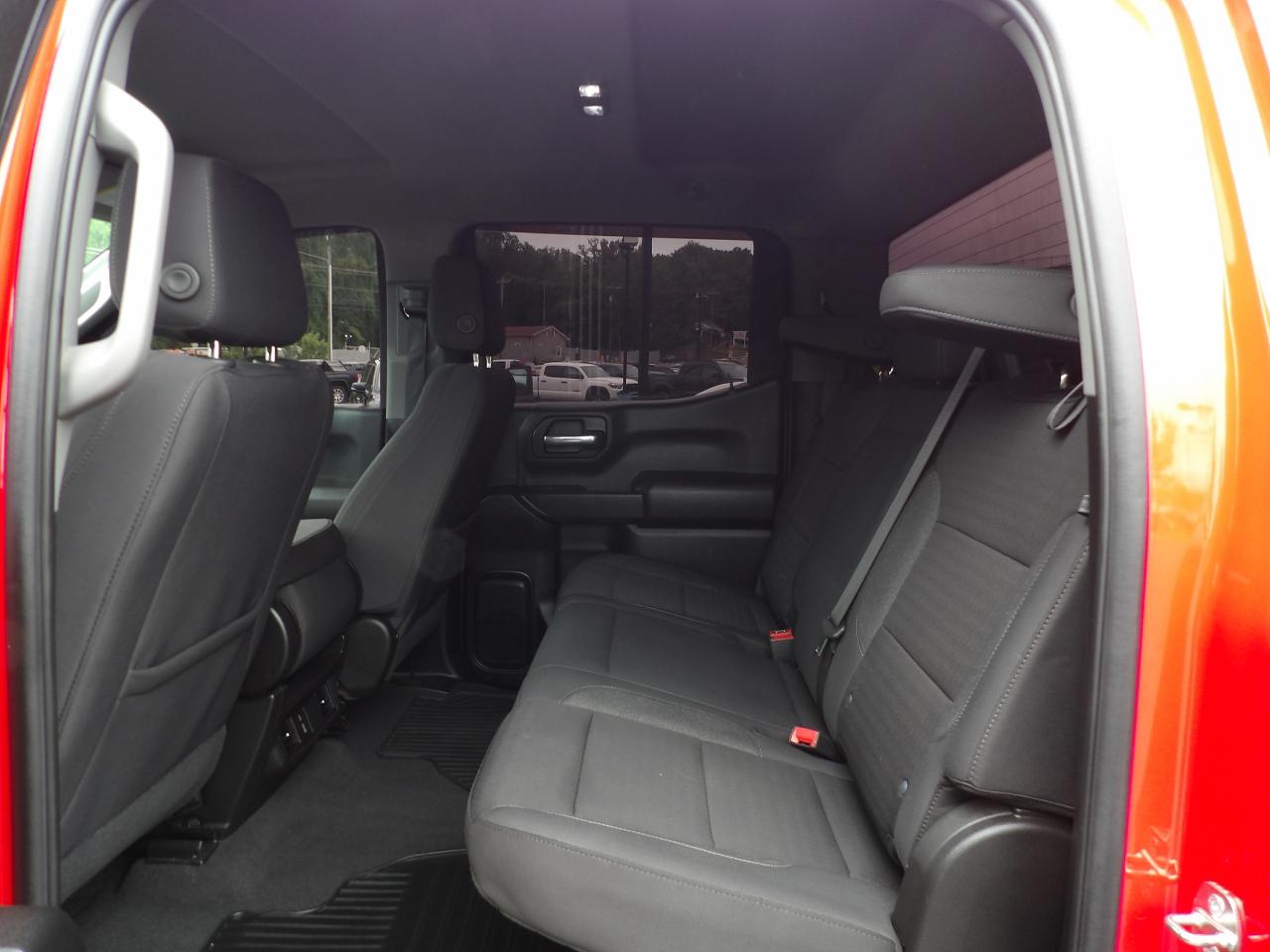 Chevrolet Silverado 1500 4WD Crew Cab 147" Custom 2024