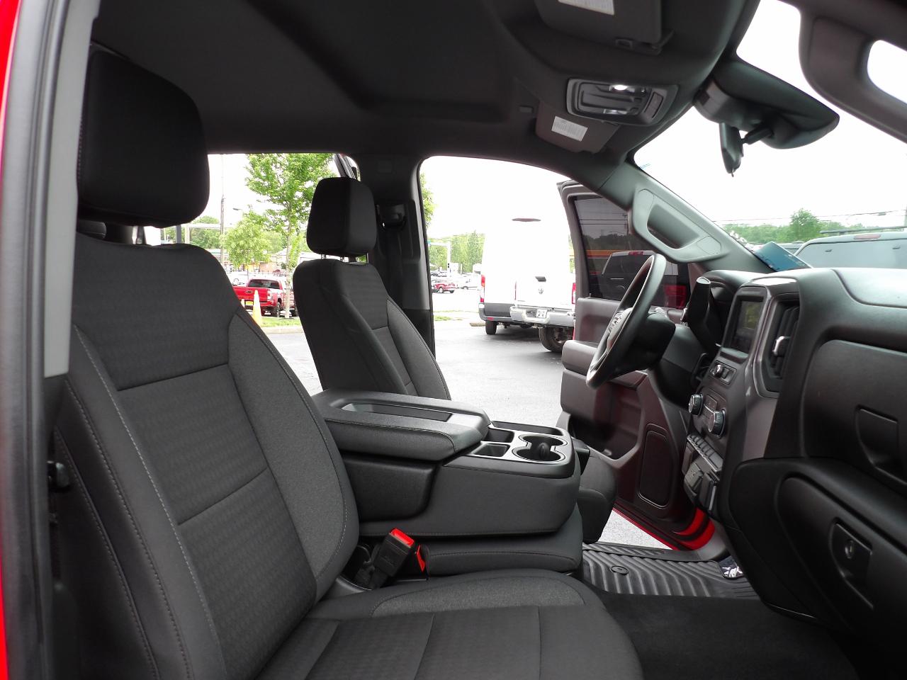 Chevrolet Silverado 1500 4WD Crew Cab 147" Custom 2024