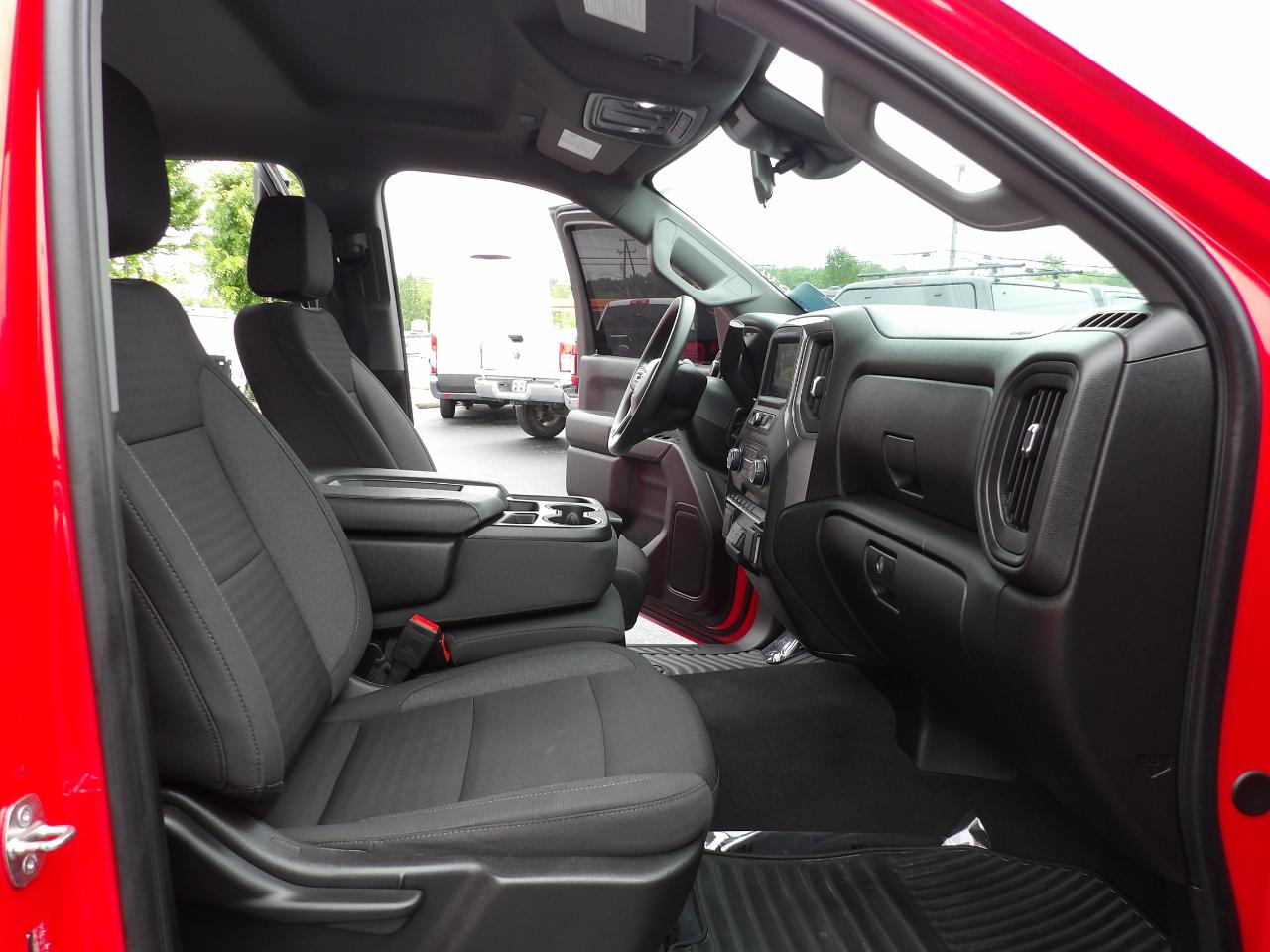 Chevrolet Silverado 1500 4WD Crew Cab 147" Custom 2024