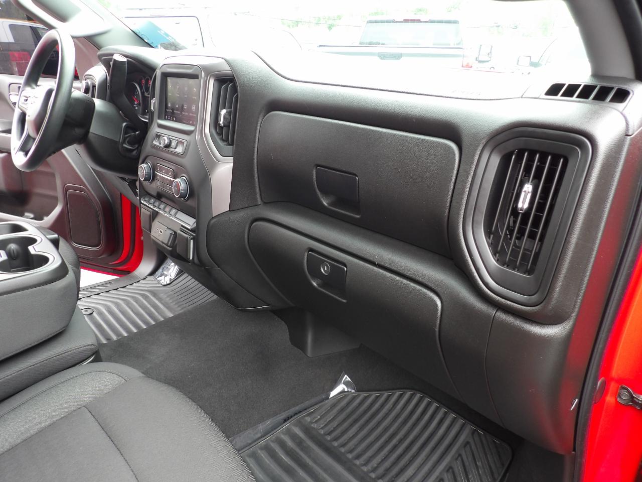 Chevrolet Silverado 1500 4WD Crew Cab 147" Custom 2024