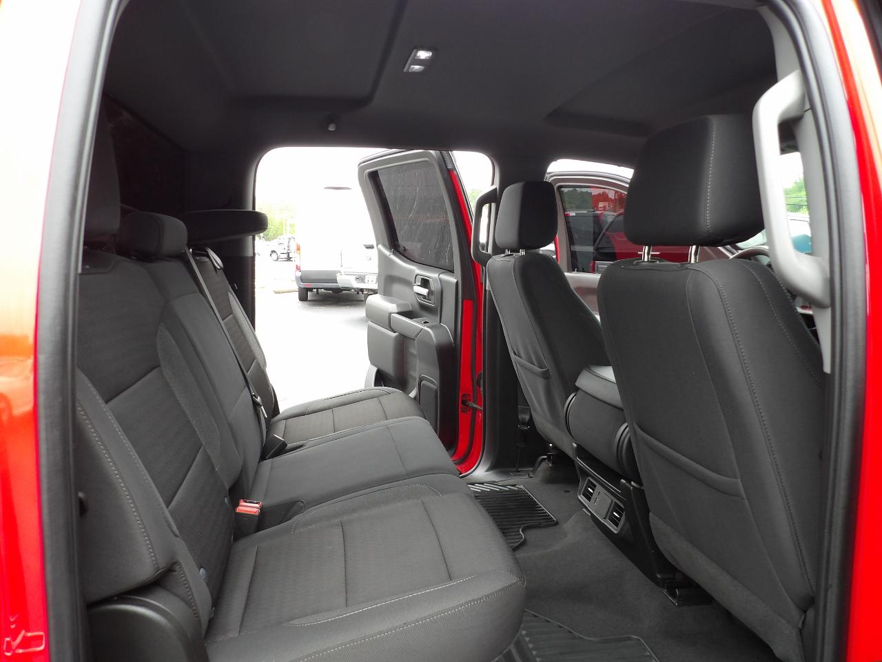 Chevrolet Silverado 1500 4WD Crew Cab 147" Custom 2024