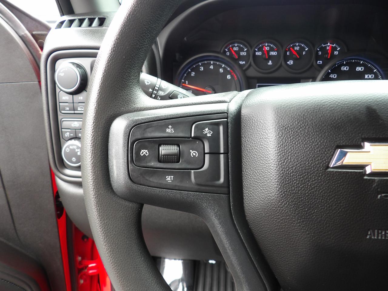 Chevrolet Silverado 1500 4WD Crew Cab 147" Custom 2024