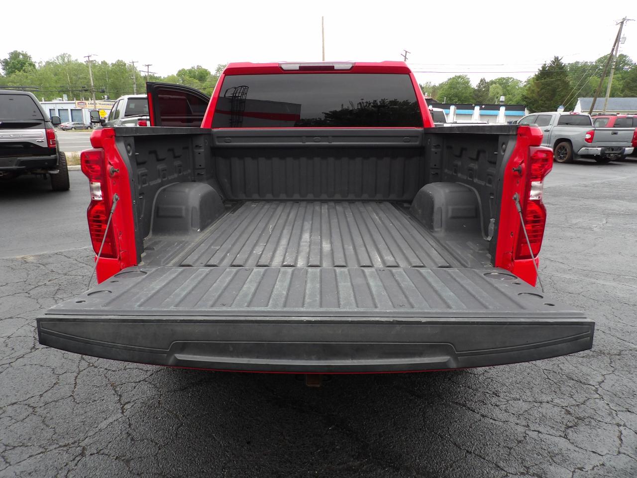 Chevrolet Silverado 1500 4WD Crew Cab 147" Custom 2024