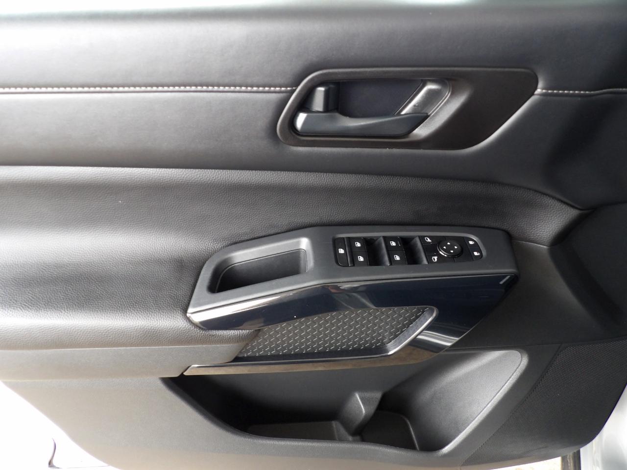 Nissan Pathfinder SV 4WD 2025