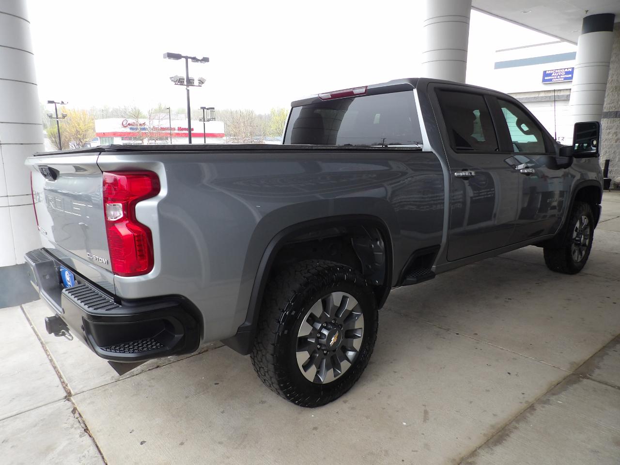 View vehicle photo 4