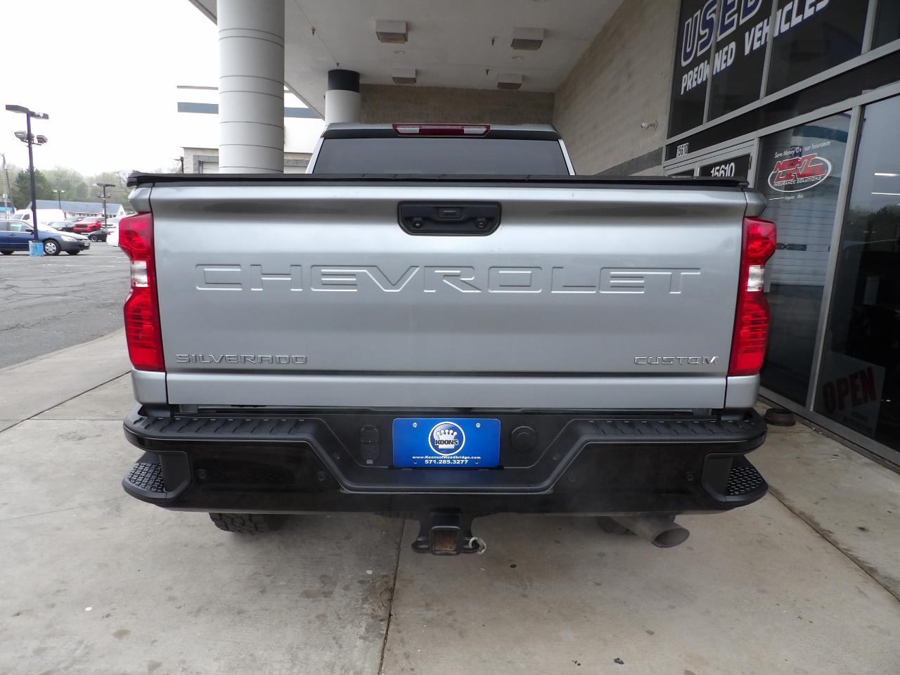 View vehicle photo 5