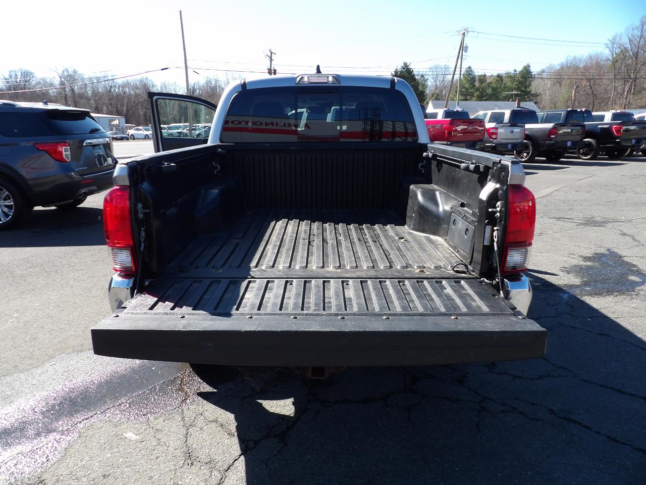 Toyota Tacoma 4WD SR5 Double Cab 5' Bed V6 AT (Natl) 2020