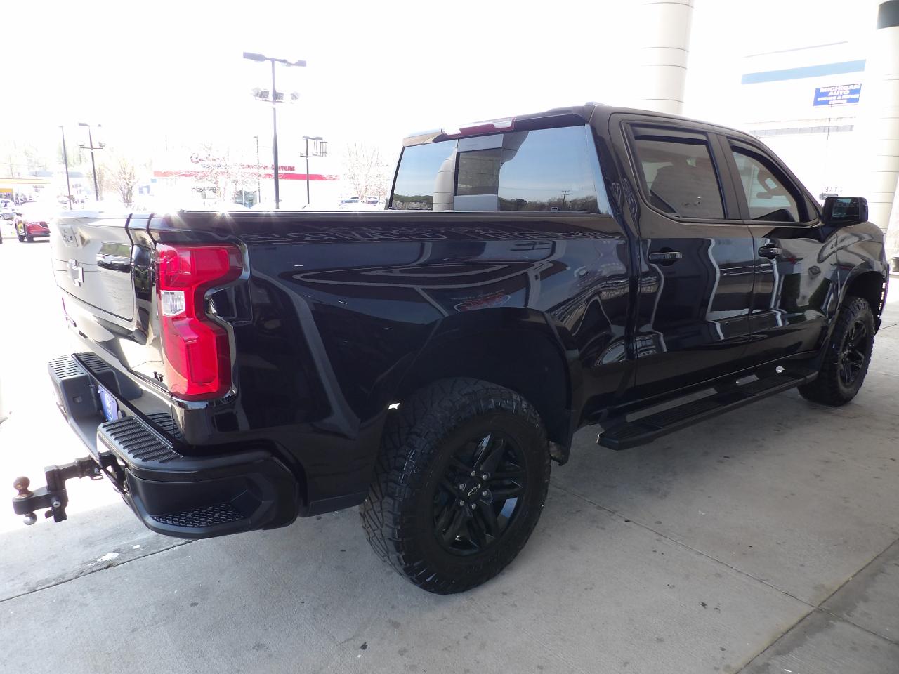 View vehicle photo 4