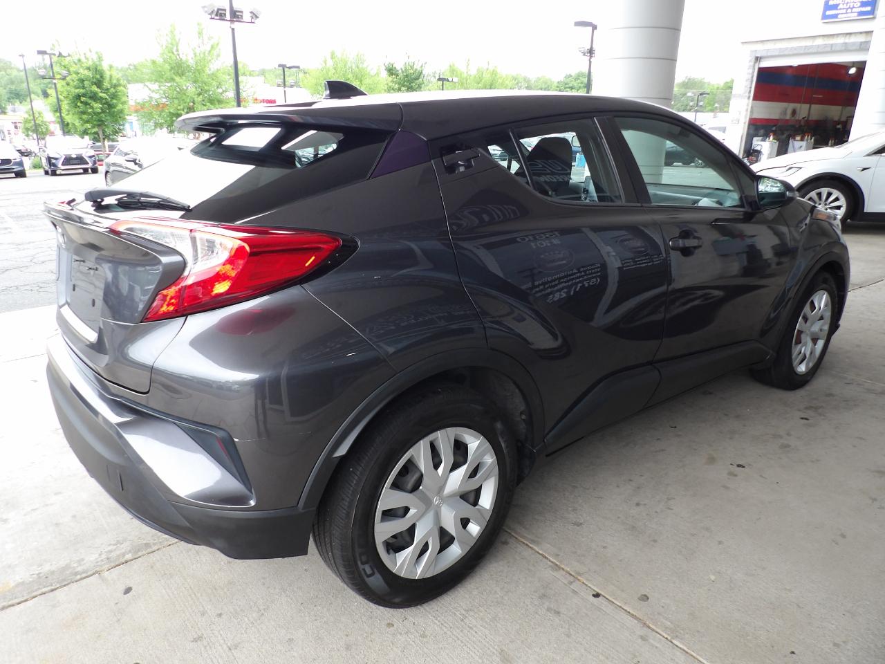Toyota C-HR LE FWD (Natl) 2021