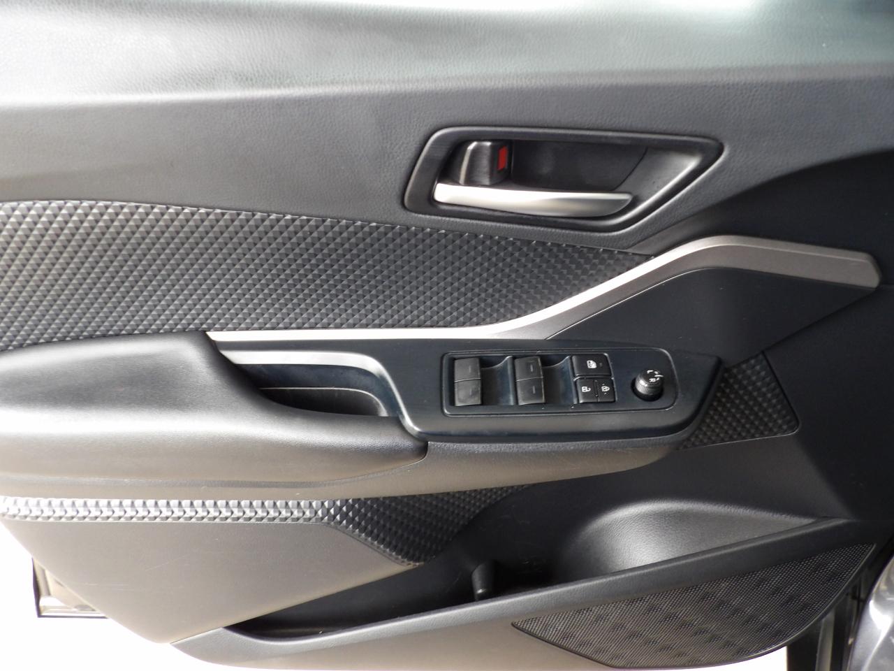 Toyota C-HR LE FWD (Natl) 2021