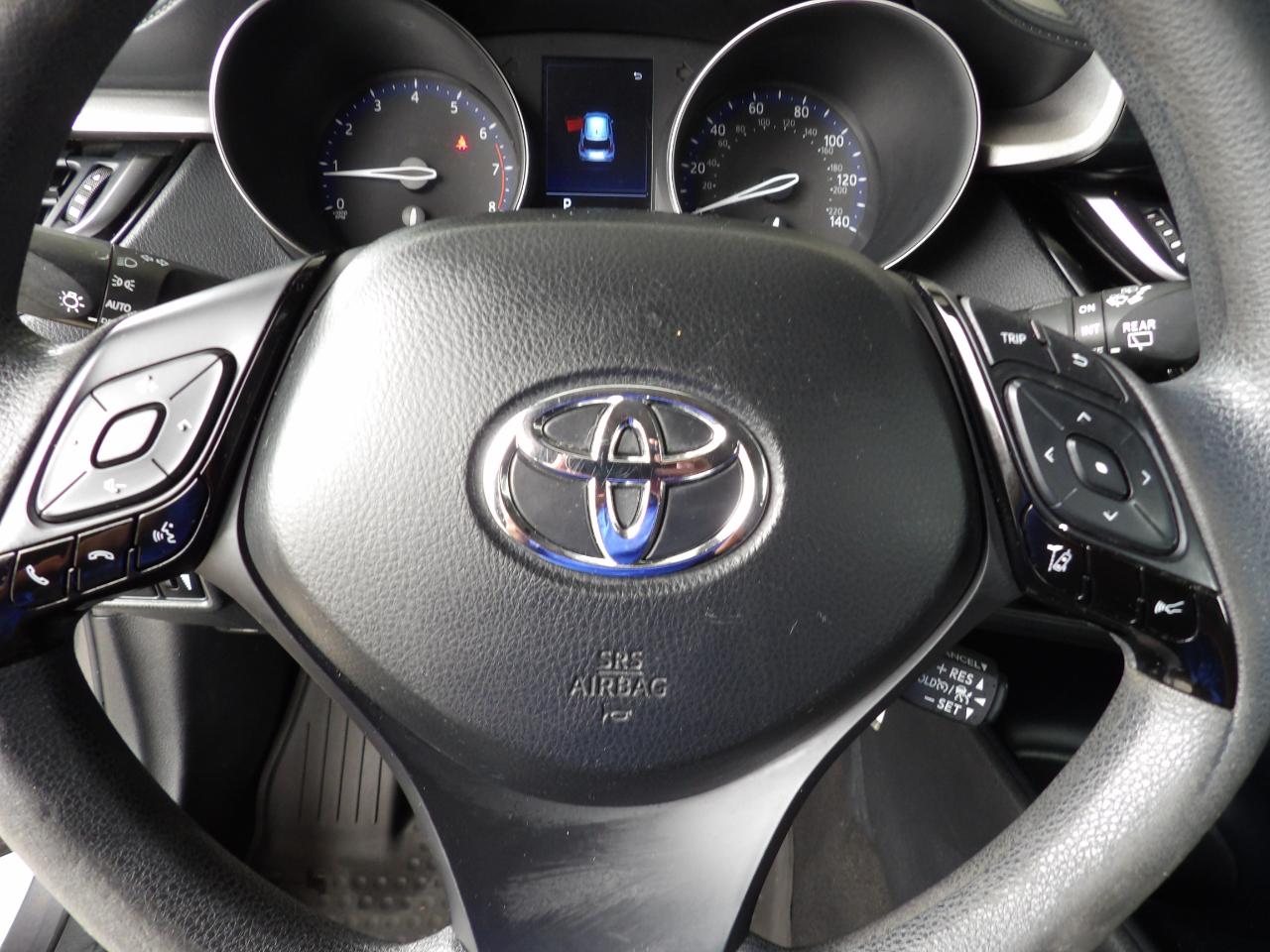 Toyota C-HR LE FWD (Natl) 2021