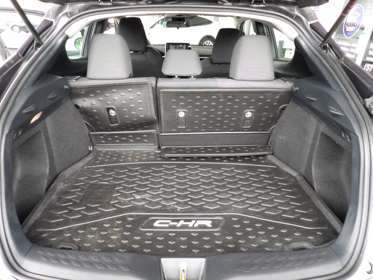 Toyota C-HR LE FWD (Natl) 2021