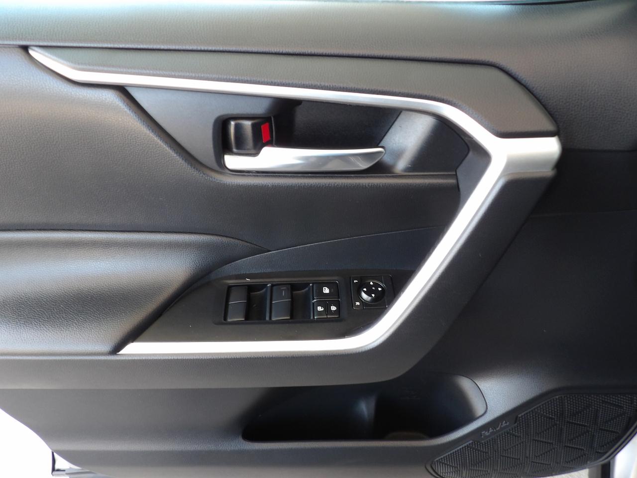 Toyota RAV4 Hybrid XLE AWD (Natl) *Ltd Avail* 2021