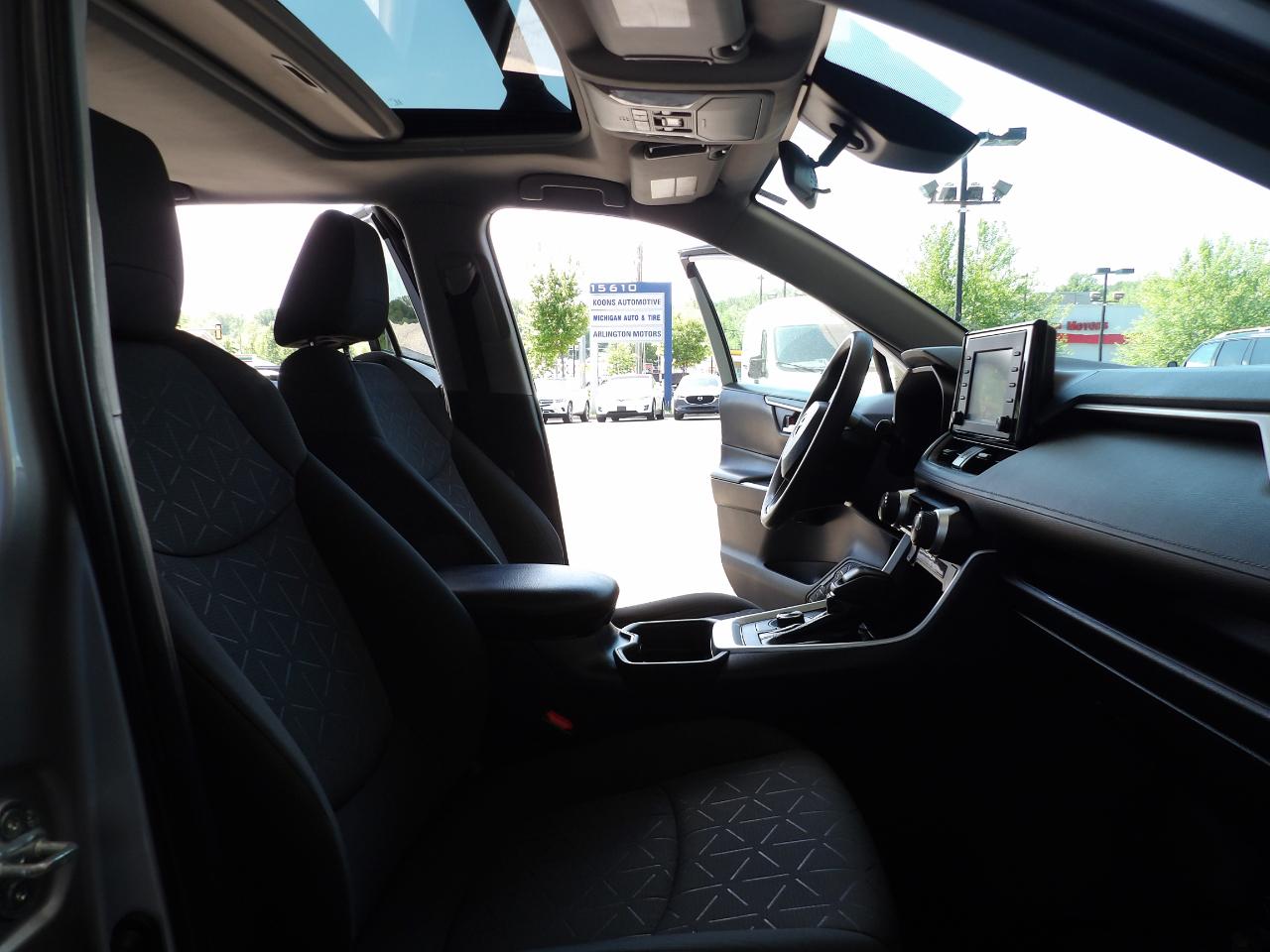 Toyota RAV4 Hybrid XLE AWD (Natl) *Ltd Avail* 2021