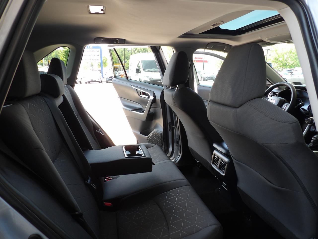 Toyota RAV4 Hybrid XLE AWD (Natl) *Ltd Avail* 2021