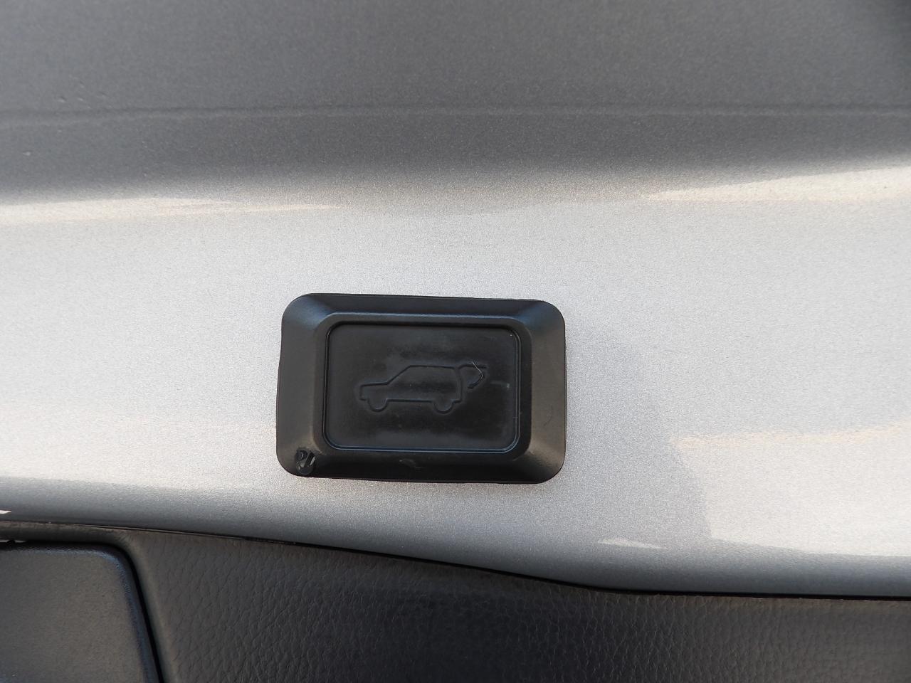 Toyota RAV4 Hybrid XLE AWD (Natl) *Ltd Avail* 2021