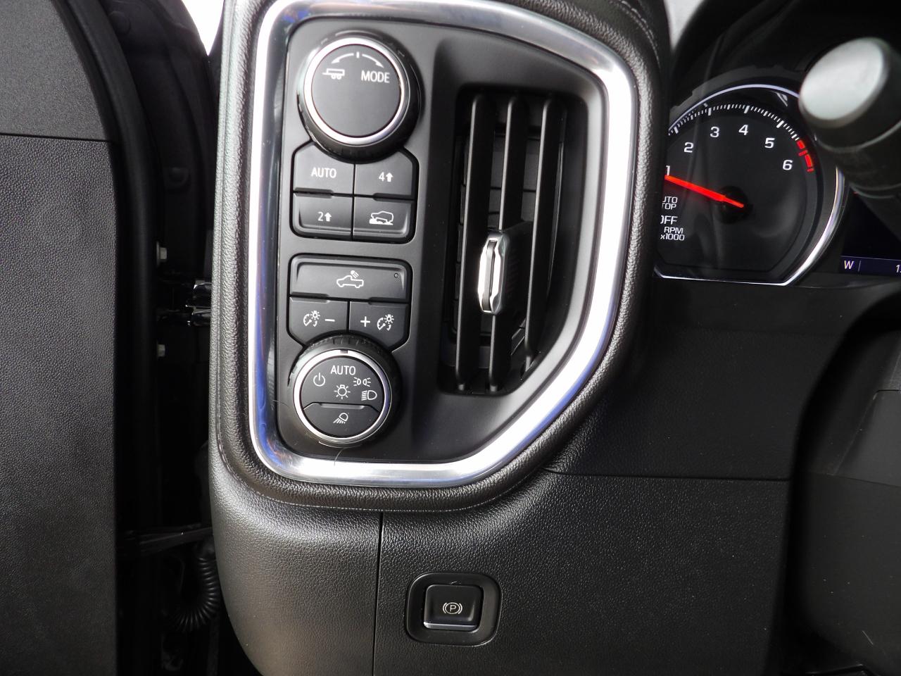 Chevrolet Silverado 1500 4WD Crew Cab 147" LT 2020